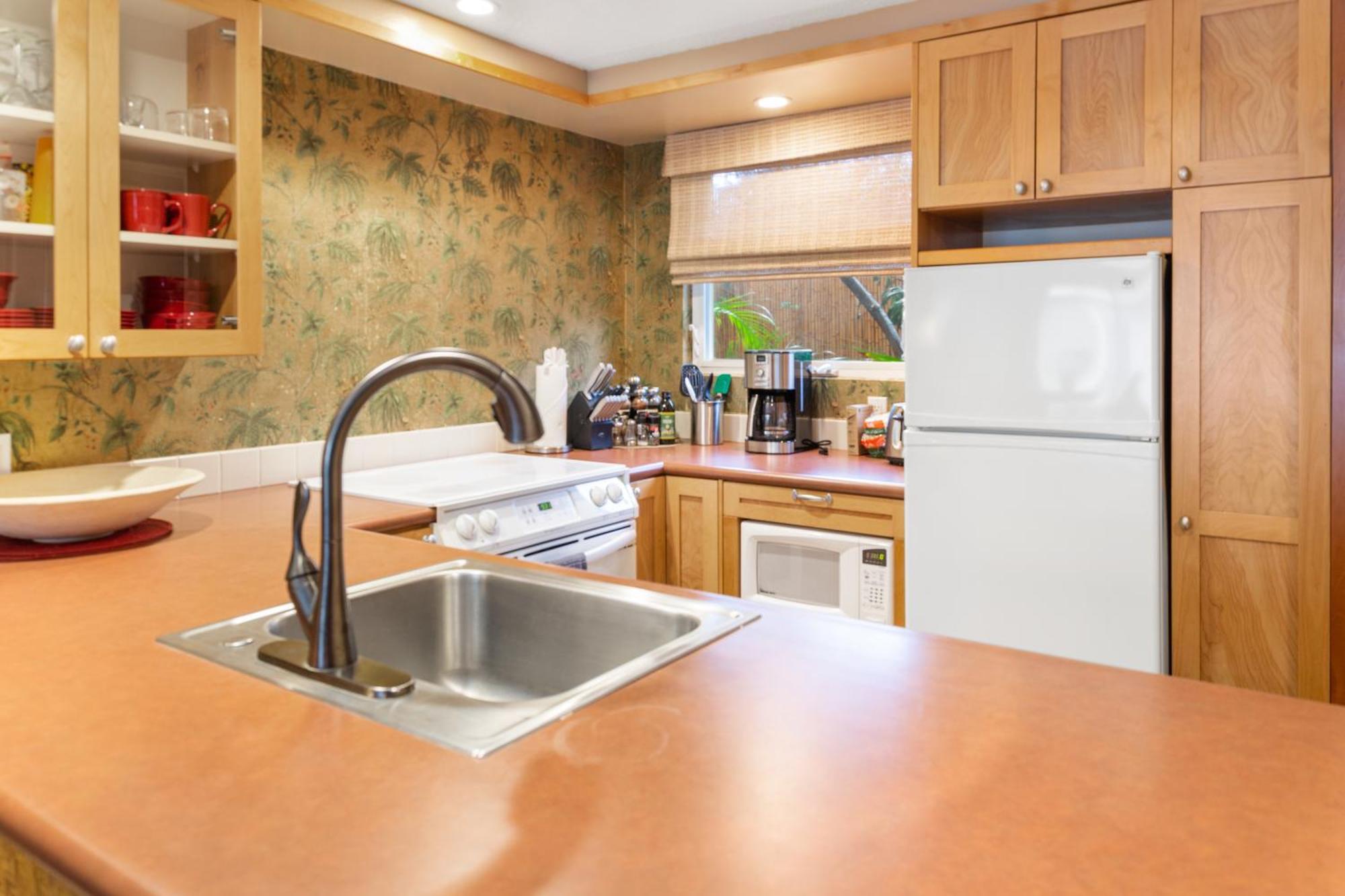 Lotus Suite, 1 Bedroom, Sleeps 4, Pool & Bbq, Pre-Renovation Summer Sale Kihei Esterno foto